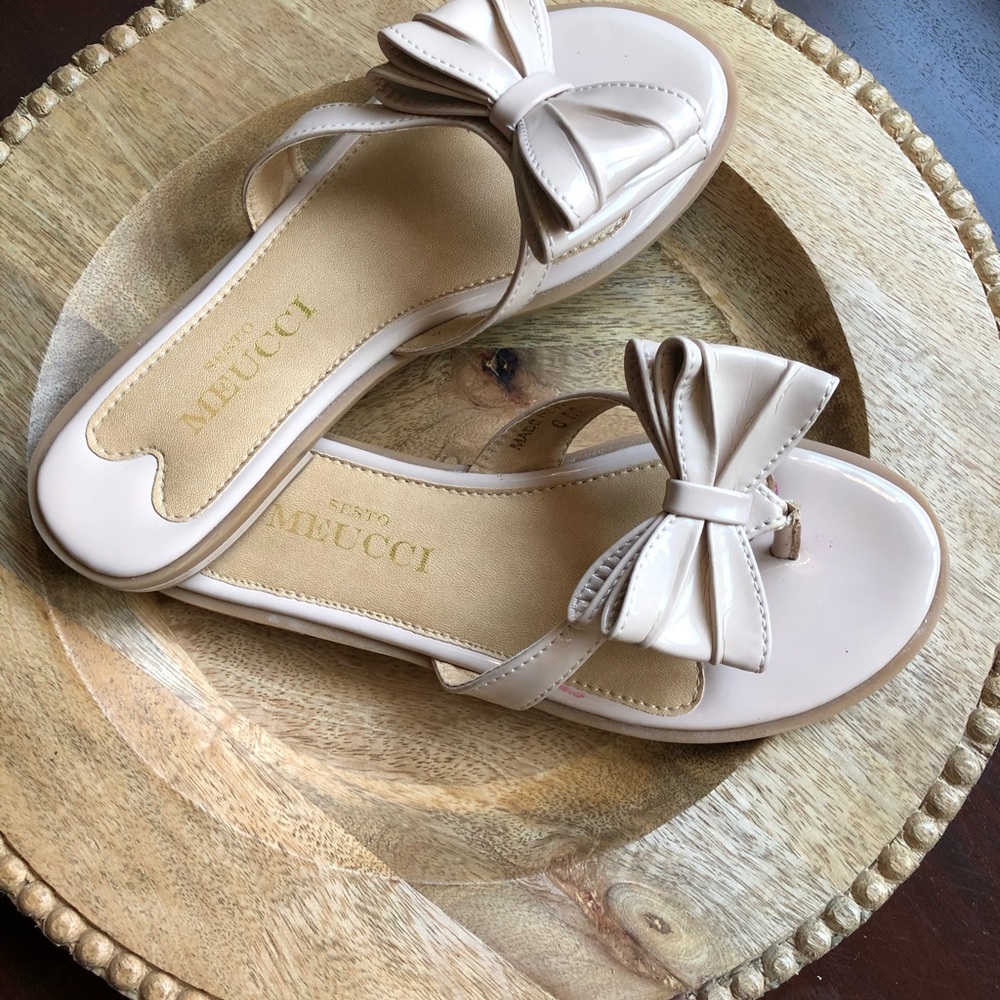 Meucci bow Sandles size 6